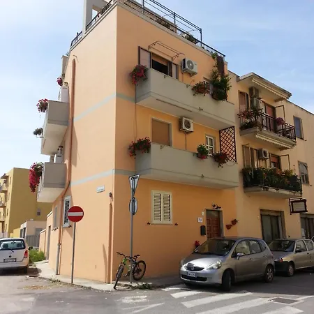 Blue Dolphin Guest house 3*