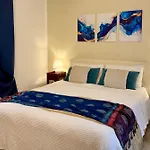 Blue Dolphin בית הארחה 3*